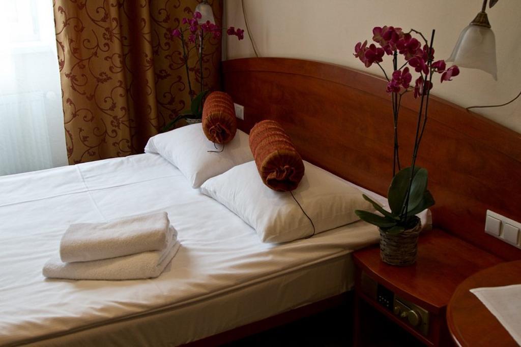 Hotel Arkadia Legnica Room photo