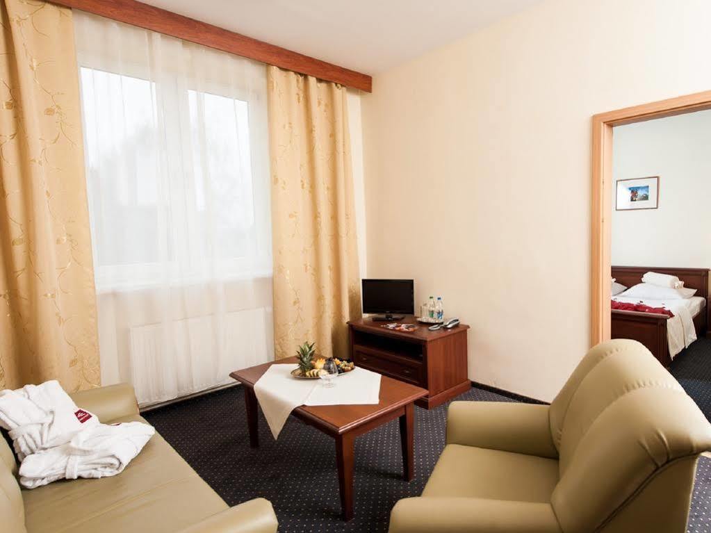 Hotel Arkadia Legnica Exterior photo